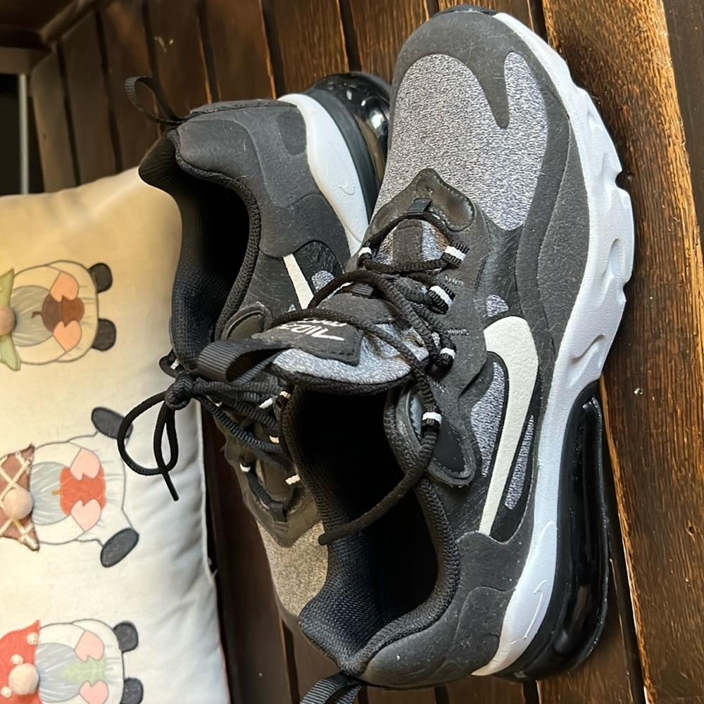Youth Nike air 270